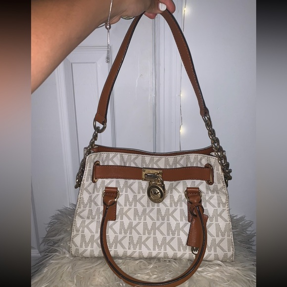 Michael Kors Bag, Used Michael Kors Hamilton Ivory Monogram Padlock Logo Satchel - Picture 5 of 5